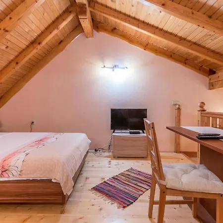 Awesome Home In Donja Jagodnja Σπίτι διακοπών Donja Jagodnja