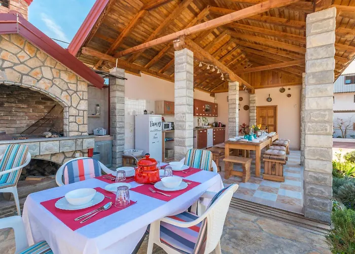 8 Bedroom In
